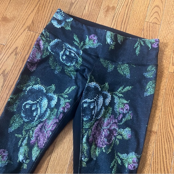 Lululemon Black and Floral Print Leggings. - Picture 3 of 4